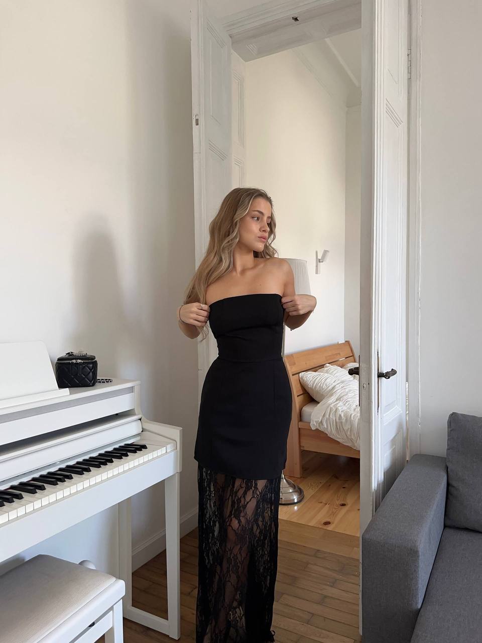 Sukienka z koronkowym dołem