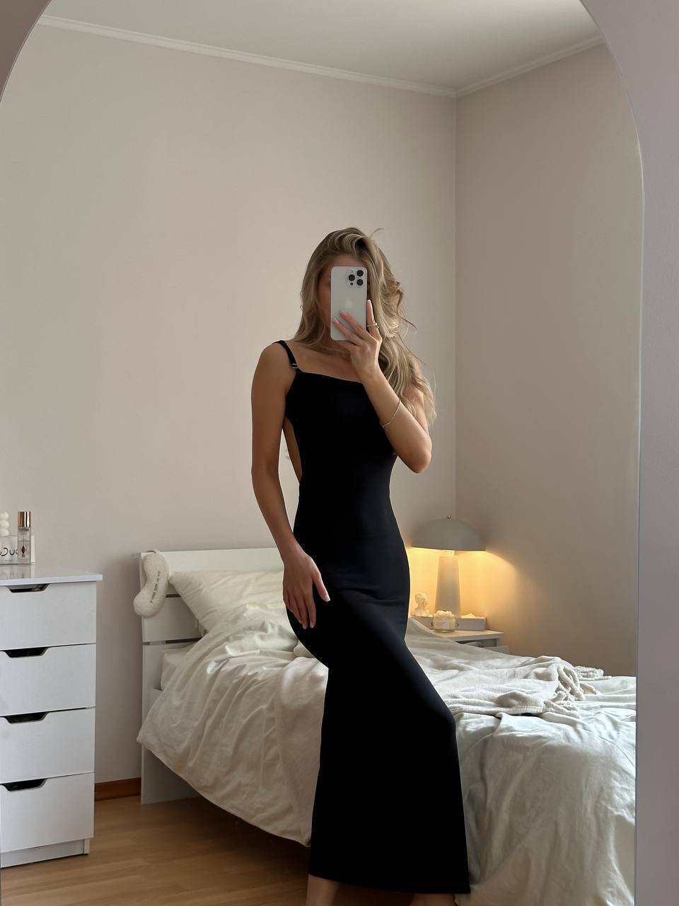 Sukienka z otwartymi plecami