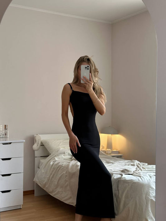Sukienka z otwartymi plecami
